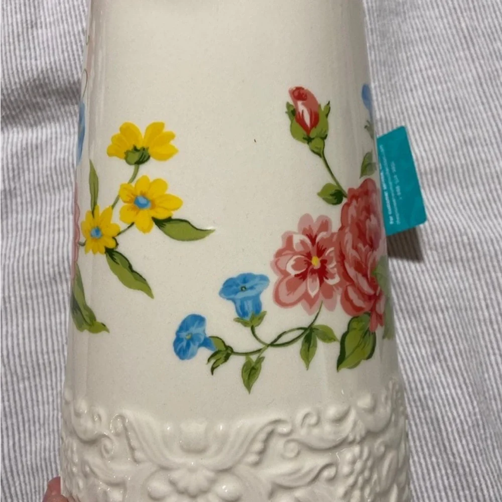 The Pioneer Woman Rose 2.1-quart Pitcher